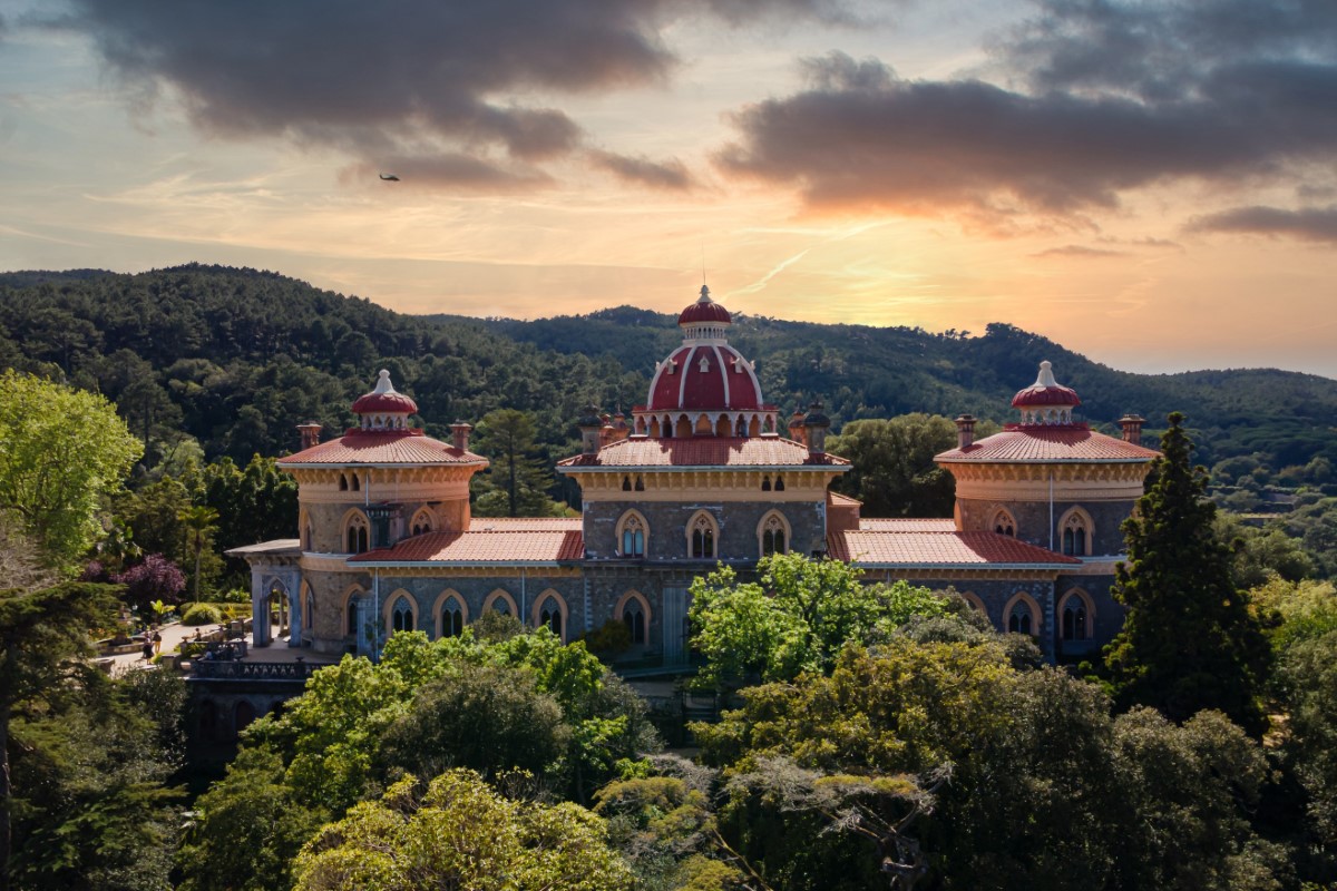 Discover the Enchanting Treasures of Monserrate Palace!